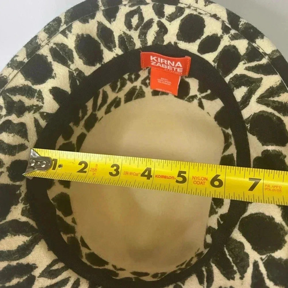 🖤”Kirna Zabete” 100% Wool Fedora Cream w/ Black/Gray Kiss Print 💋 - Picture 11 of 13